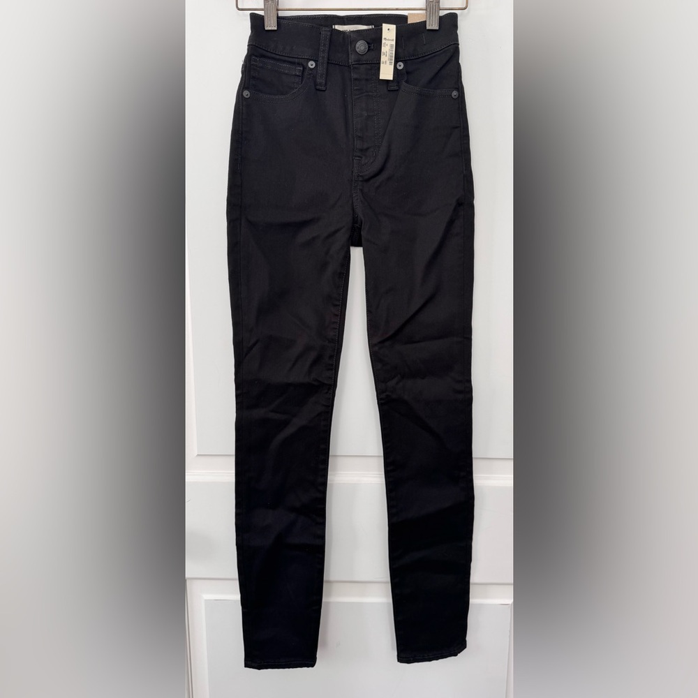 Madewell Curvy High-Rise Skinny Jeans in black. Size 23 New with tags.